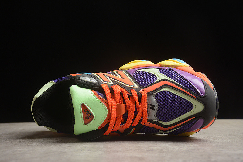 NEW Balan* Sneakers