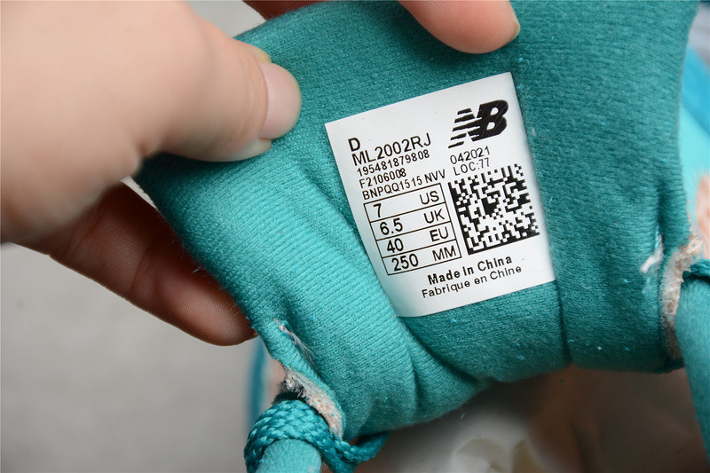 NEW Balan* Sneakers
