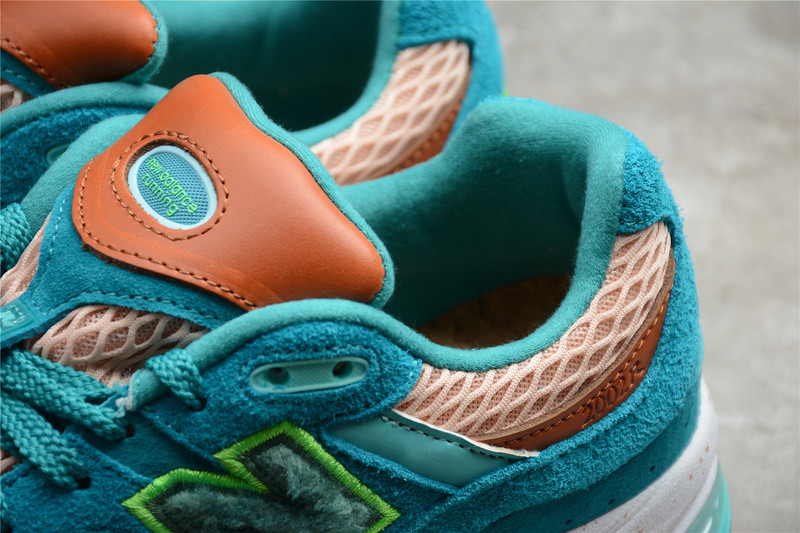 NEW Balan* Sneakers