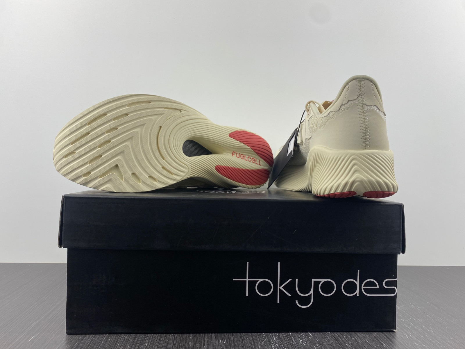 NEW Balan* Sneakers