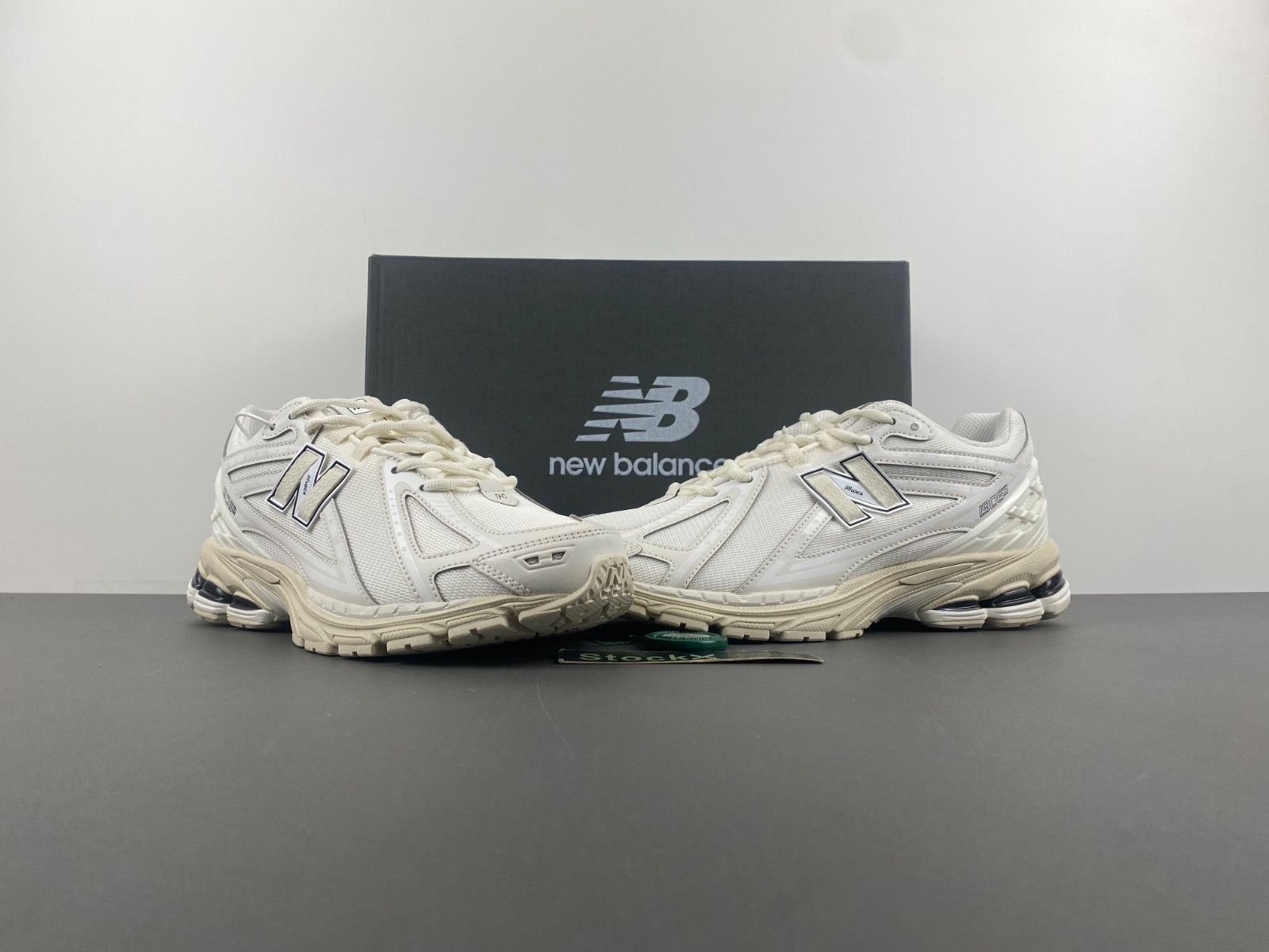 New Balance 1906R