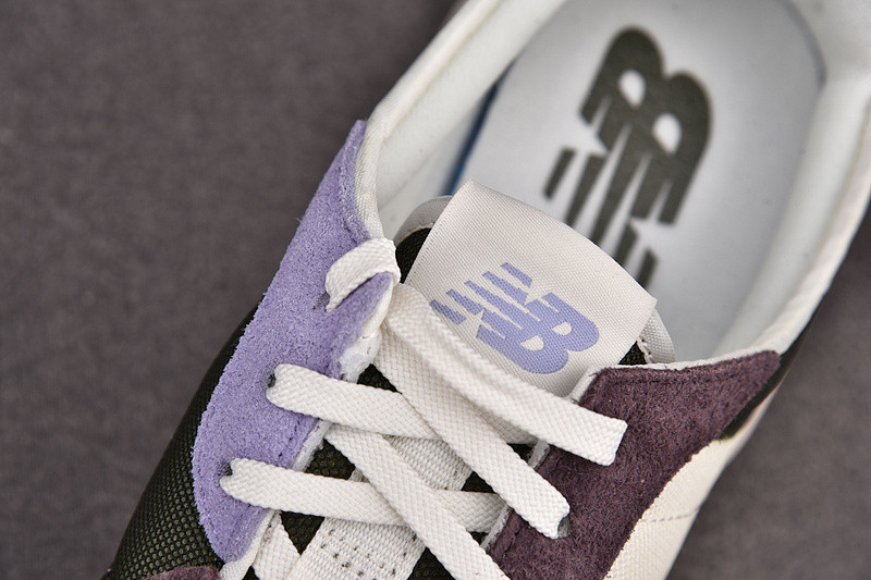 NEW Balan* Sneakers
