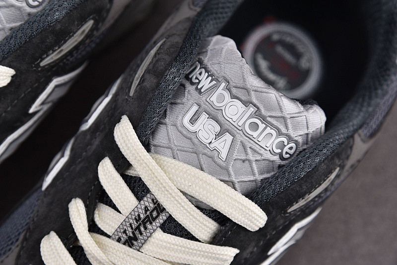 NEW Balan* Sneakers