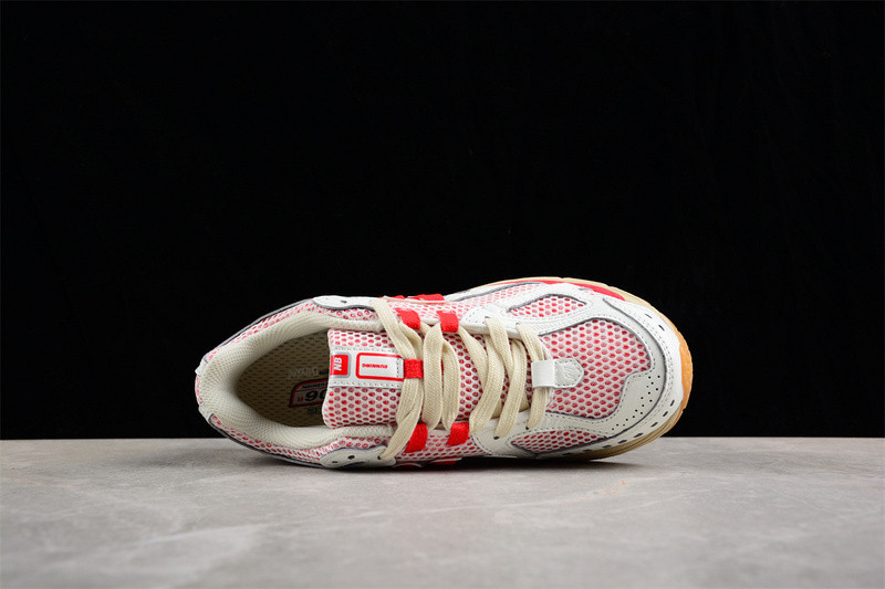 NEW Balan* Sneakers