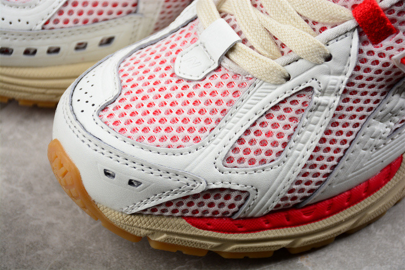 NEW Balan* Sneakers