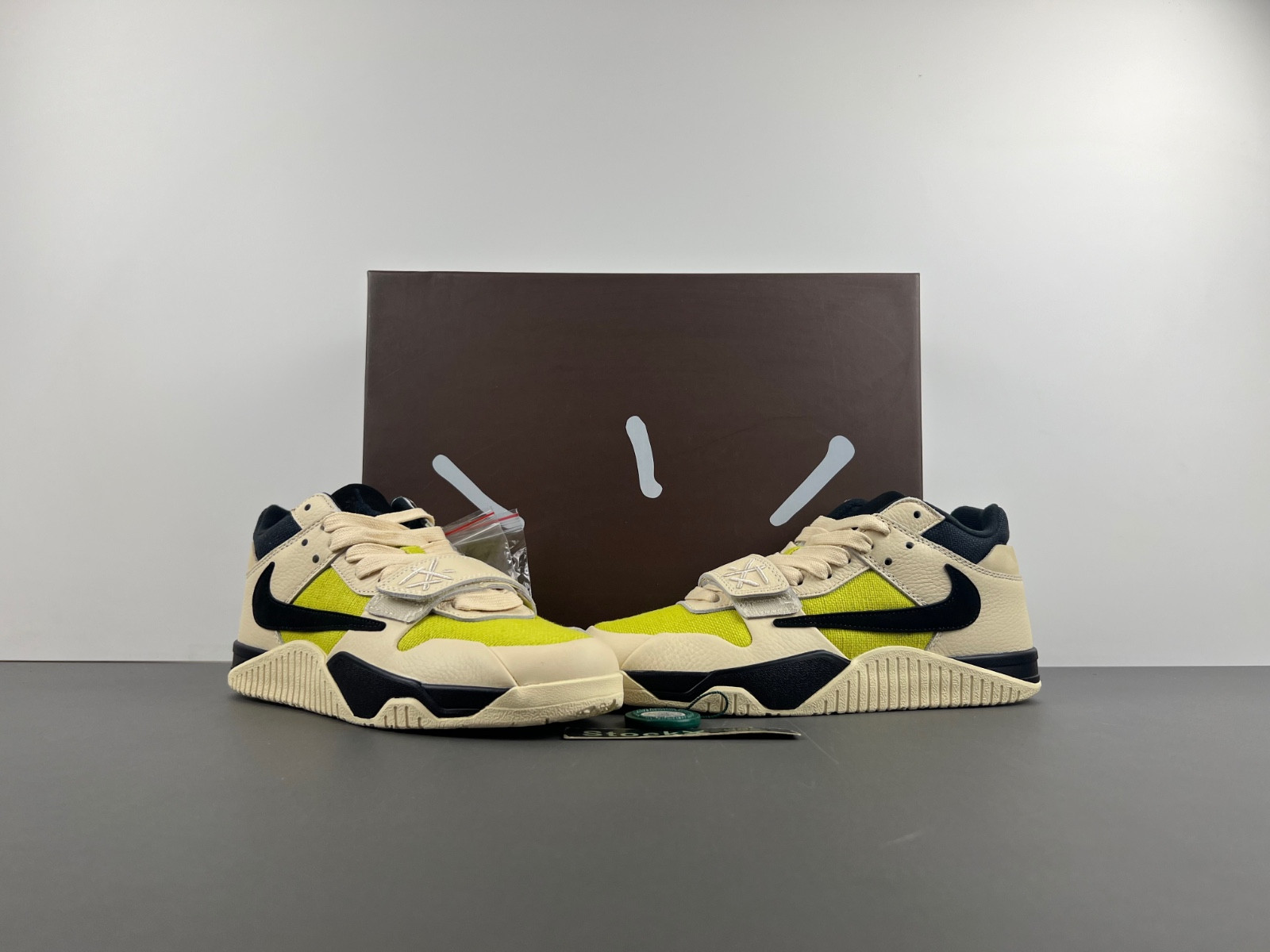 Travis Scott x Jordan Jumpman FZ8117-102